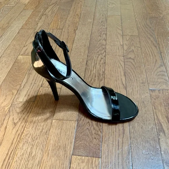 Women’s Madden Girl “Dafney” Black Patent Dress Sandal Size 10M - Picture 2 of 8